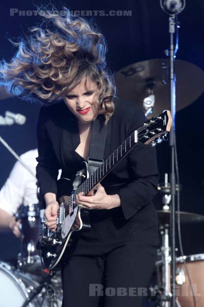 ANNA CALVI - 2014-08-15 - SAINT MALO - Fort de St Pere - 